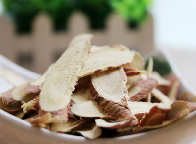 中藥(如甘草、人參)可能影響血壓、血糖指標，需提前報備