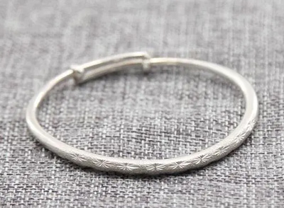 摘除金屬物品(假牙、首飾、起搏器)，體內有金屬植入物需提前告知醫生